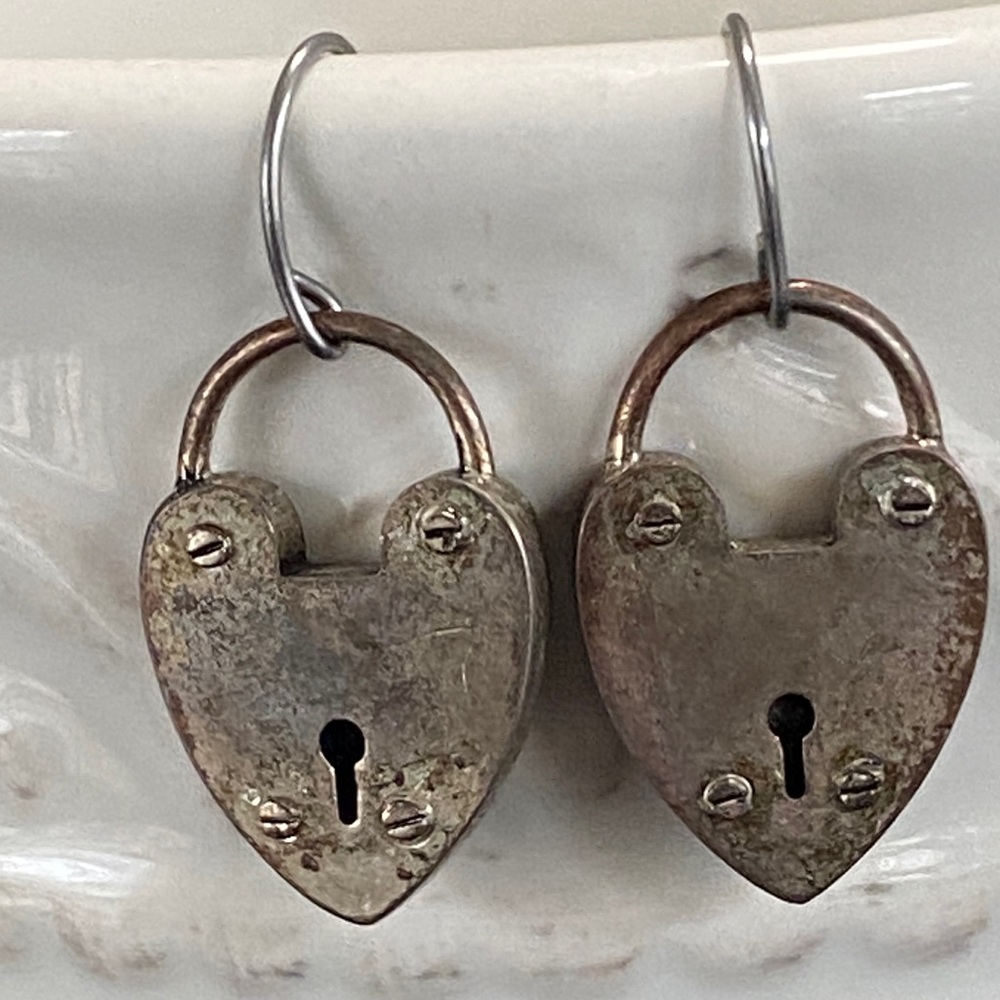 Fossil Heart PadLock Keyhole Earrings Edgy Antiqued Style - Picture 6 of 9